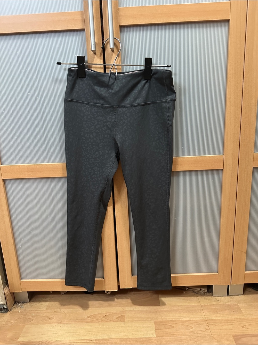 Marika Dark Charcoal Capri Leggings Small 4-6 NWOT
